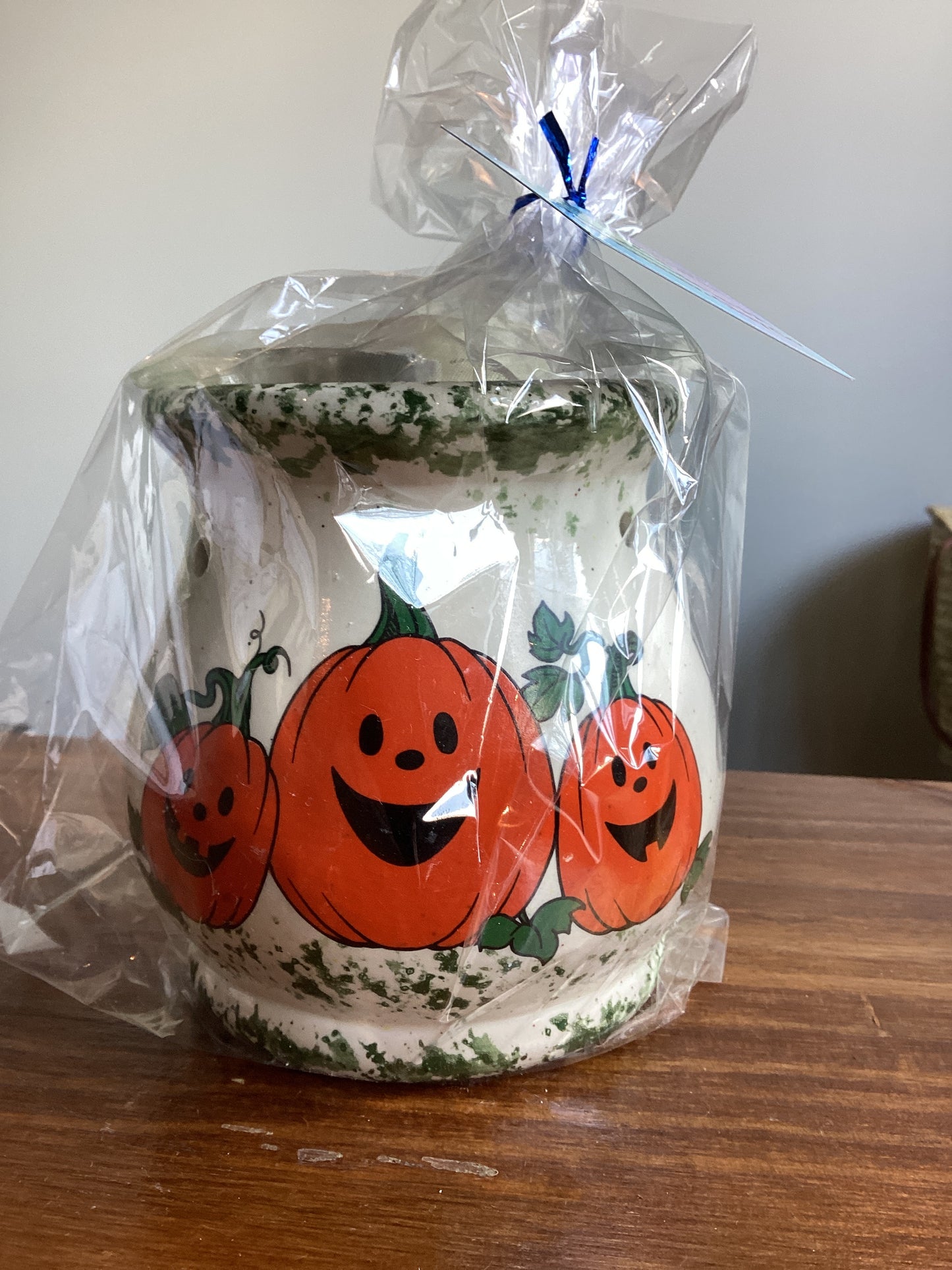 Ceramic warmer w/candle and wax